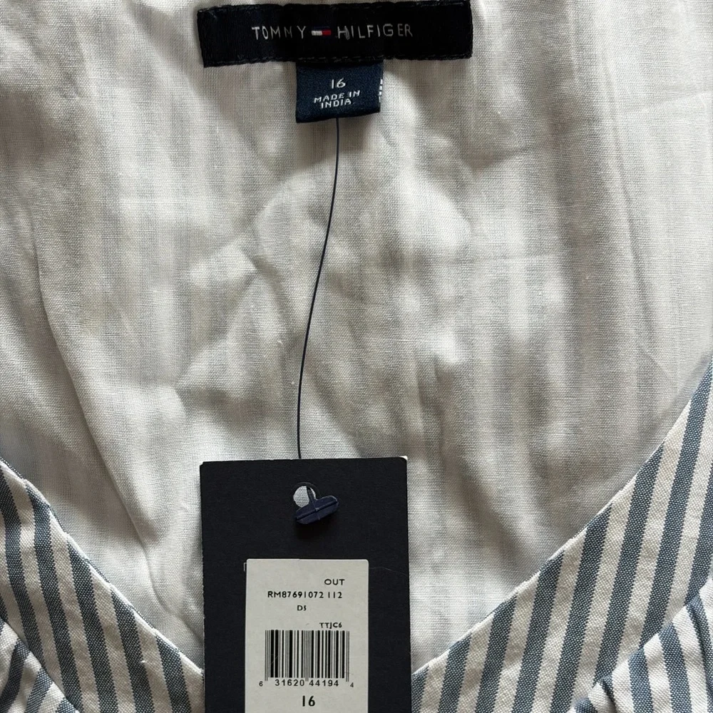 New Tommy Hilfiger seersucker sleeveless v-neck ruffle dress - Picture 3 of 3